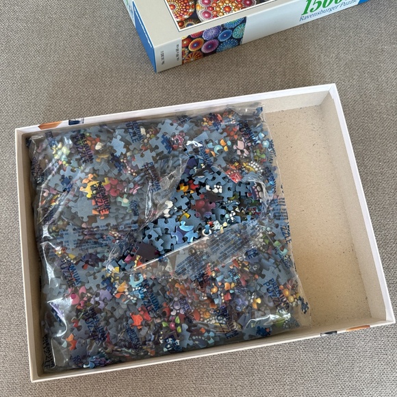 1500 piece ravensburger puzzle - Picture 2 of 4